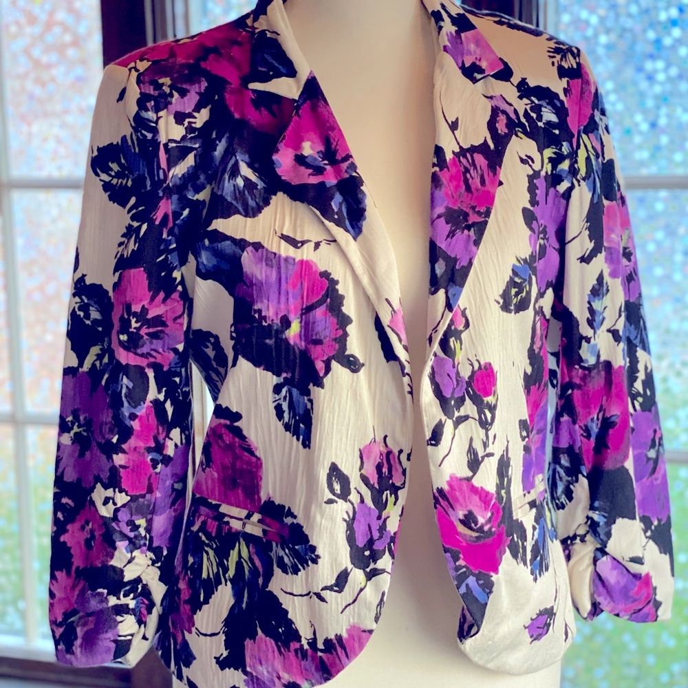 Necessary Objects 3/4 length blazer w/flower print